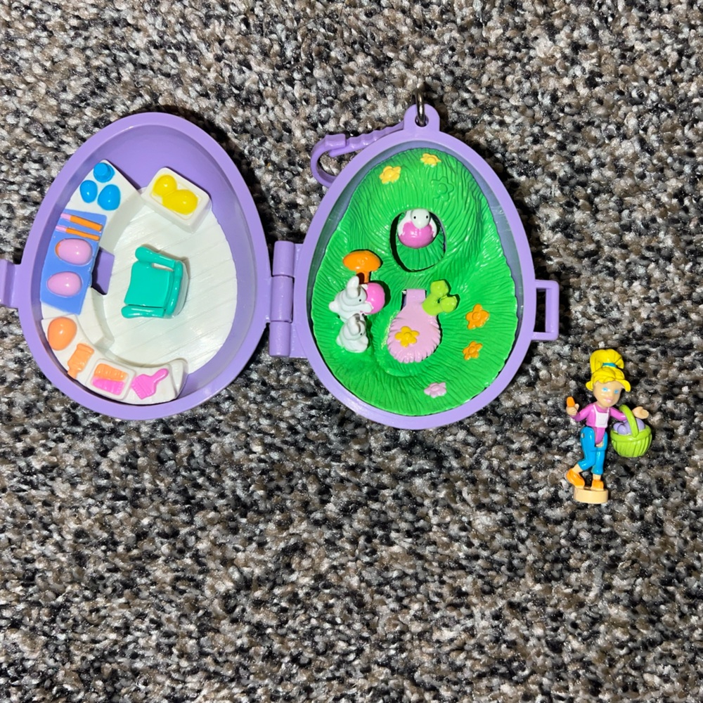 Vintage Bluebird Polly Pocket Easter Egg Painting Compact Keychain 2001